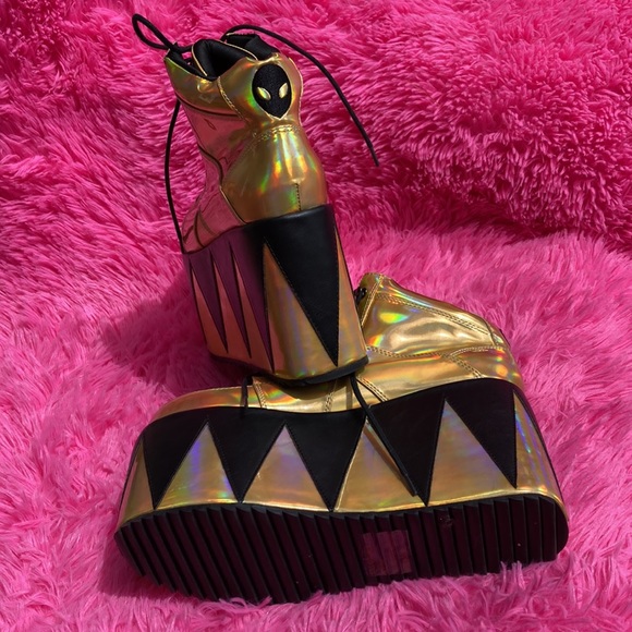 Y Ru Qozmo Politan gold holographic embroidered alien 4” platforms EU 41 US 10 - Picture 14 of 14